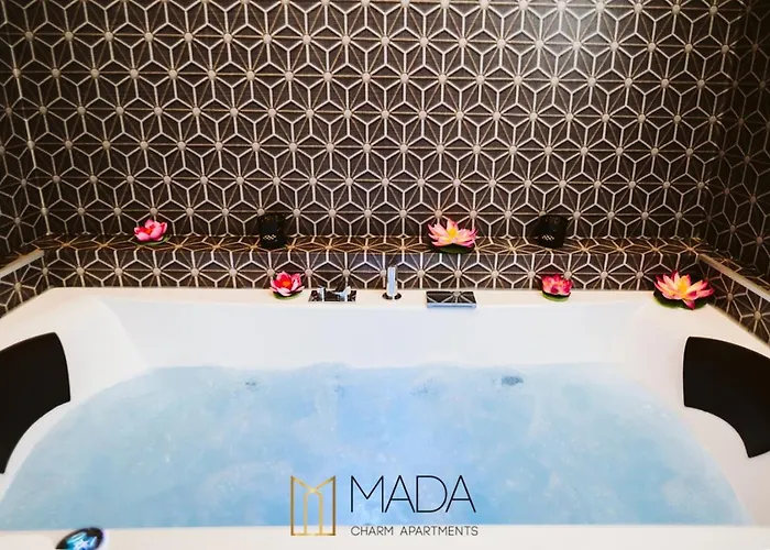 Mada Charm Jacuzzi ゲストハウス